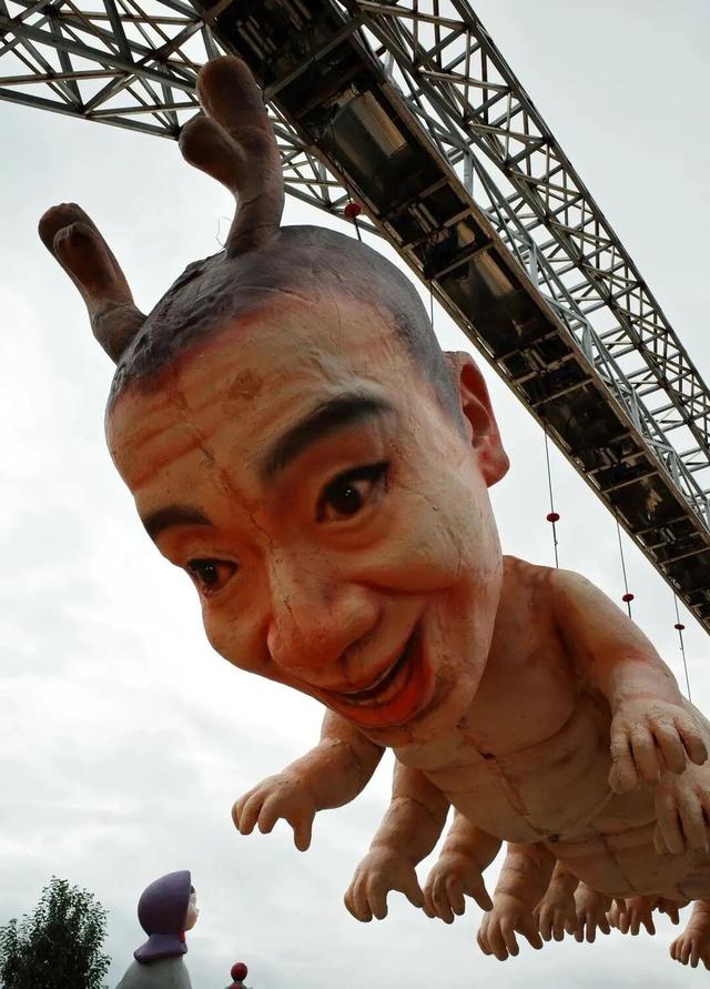 云南一景区雕塑画风诡异？网友吵翻！园方回应：体现童真，天马行空受孩子欢迎