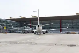 机坪如何应对大雨积水？记者实探机场防汛图片