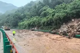 京昆高速突发泥石流交通中断！宝鸡多条道路交通管制！图片