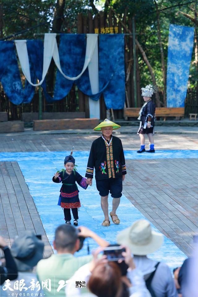 贵州“村T”亮相“枪手部落”岜沙苗寨