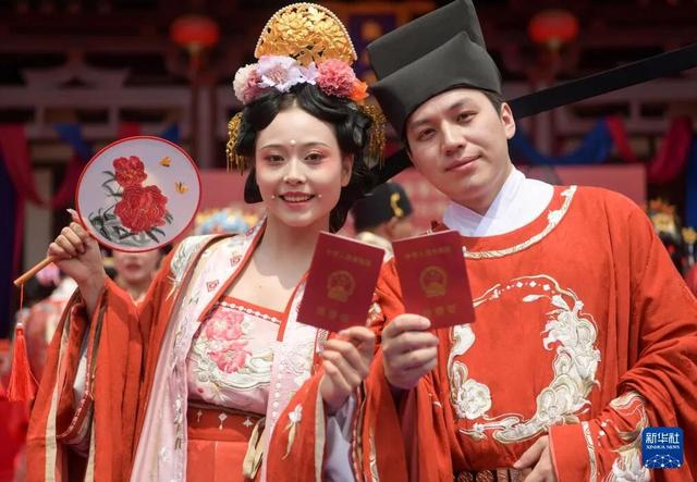 “领证日”变“旅游日”！这些景区婚姻登记预约火爆