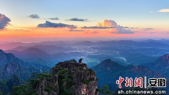 黄山之巅揽霞光 清凉秘境度盛夏