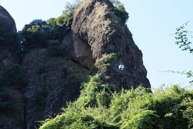 龙虎天下绝，飞檐走“鼻”！2025龙虎山岩壁速降赛圆满收官！