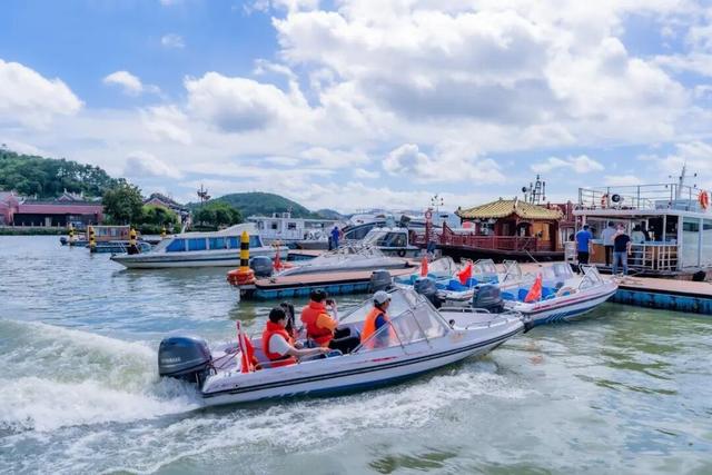 跟着交通去旅行｜一湖双镜 舟行古今 东钱湖“双”航线勾勒水墨与烟火双面美学
