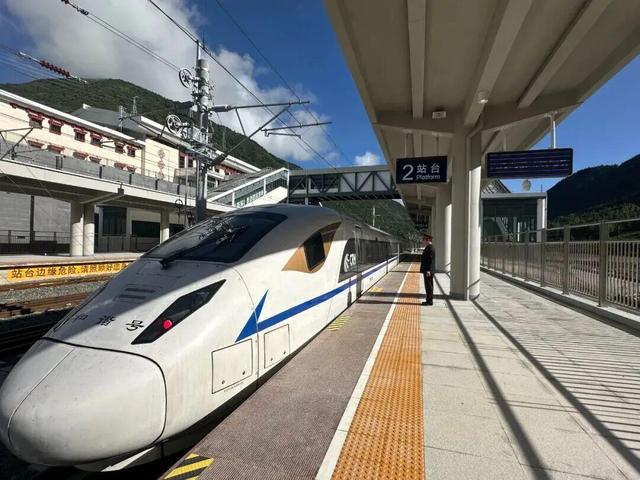 黄龙景区2025年接待游客突破328万人次！连续三年刷新历史纪录