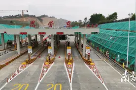 云浮：G80广昆高速思劳东收费站正式开通图片