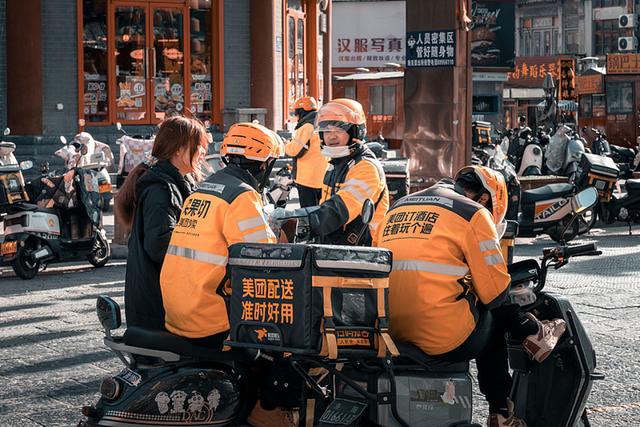 这张“安心网”，兜住了外卖骑手的生计与梦想