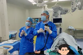 85岁老人查出早期胃癌，没开刀就治愈了图片