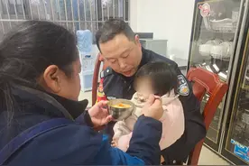 事发长沙3号线！2岁女娃独自哭泣……图片