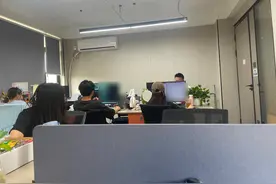 付费上班？广州等多地兴起“假装上班”工位，租金20~30元/天，网友：戳中刚需图片