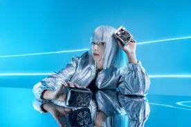 智云功率王X60系列，卡片般大小的60W彩色影视灯图片