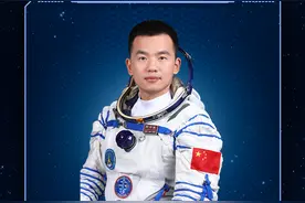 同框亮相！神舟十九号航天员乘组简历来了图片