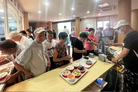 好消息！长宁这家社区食堂每晚都送“素菜盲盒”图片