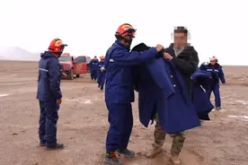 夫妻自驾青海无人区失联12小时：车陷淤泥被困海拔4570米处，已被救出图片