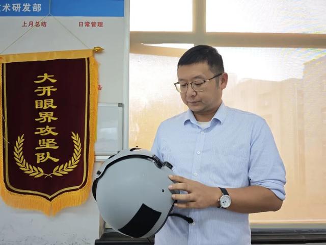 当月亮遇见飞机，这封家书写给每一位航空人