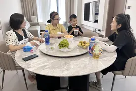 ​家长会一开3小时、有学校将“宝典”送上门……家长关心的分班、家访有了新进展图片