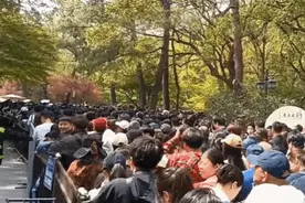 挤到手机都掏不出！刚刚的西湖边，又又又沸腾了！新玩法今晚上线……图片