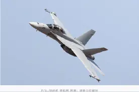 美军巡洋舰误向美军战机开火并将其击中，两名飞行员弹射逃生图片