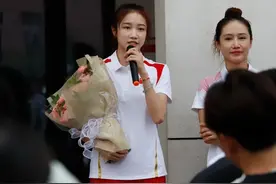 奥运冠军、成都体育学院黄张嘉洋载誉而归图片