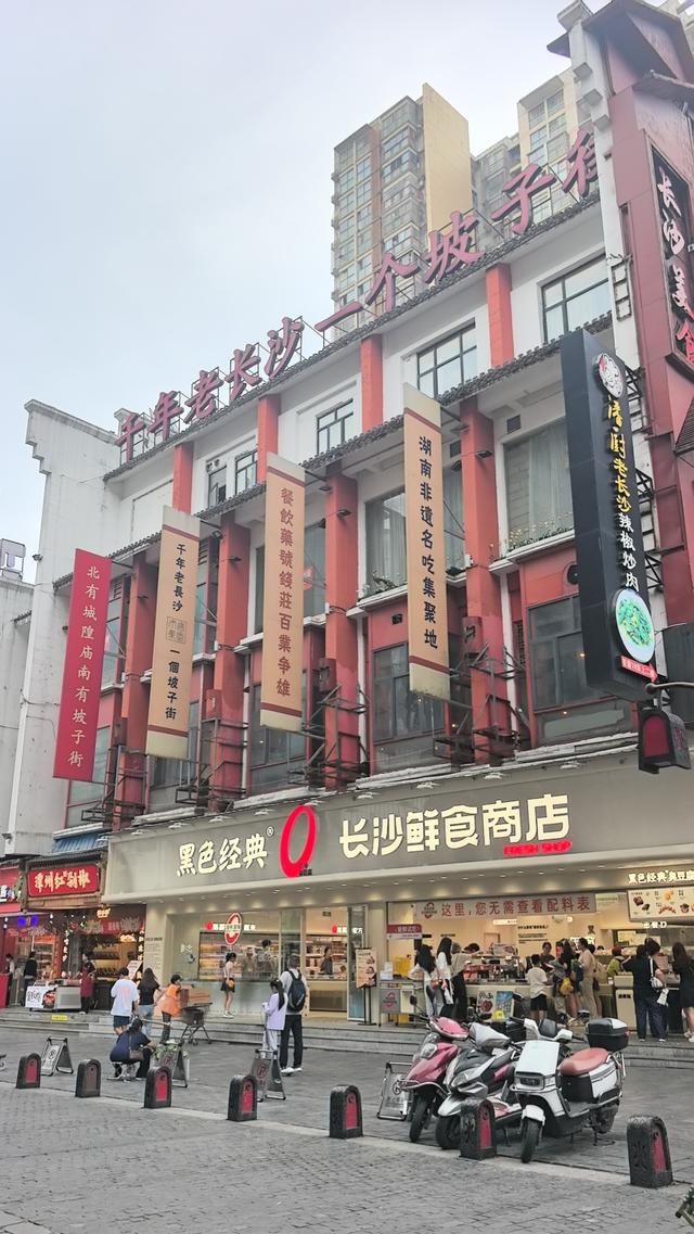 假日经济掀起消费热潮，游客旅行不赶场了，更愿意沉浸式体验