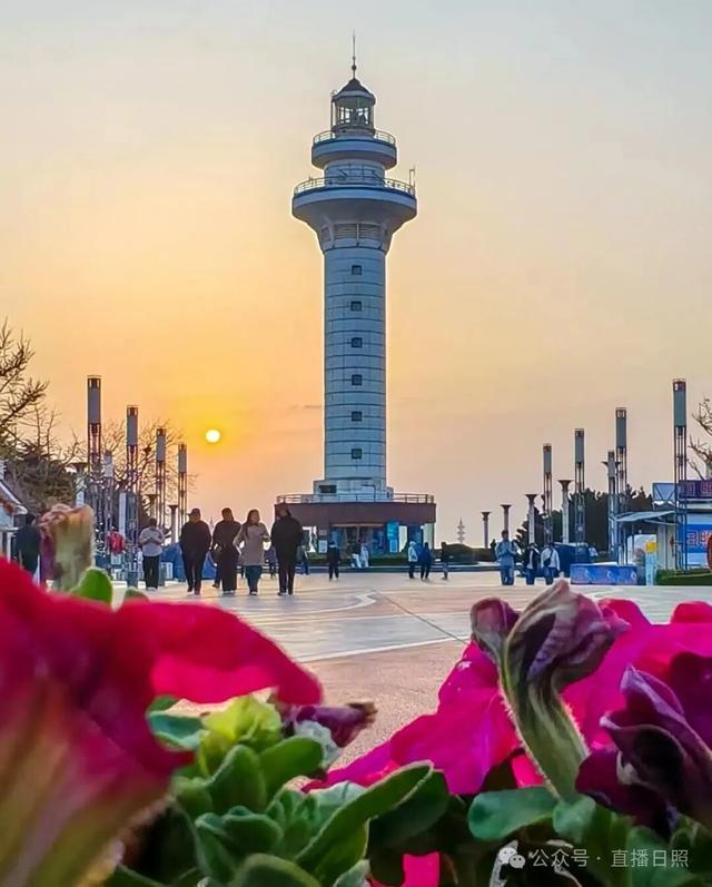 今晨5时41分，日照海边挤满了人！