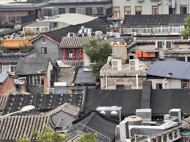 胡同屋顶频现“补丁”，老城“第五立面”风貌如何维护？
