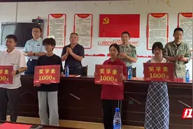 桑植县洪家关乡打鼓泉村：军民鱼水一家亲 爱心助学护成长图片
