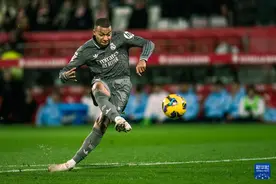 西甲综合：巴萨客平贝蒂斯 皇马完胜赫罗纳图片