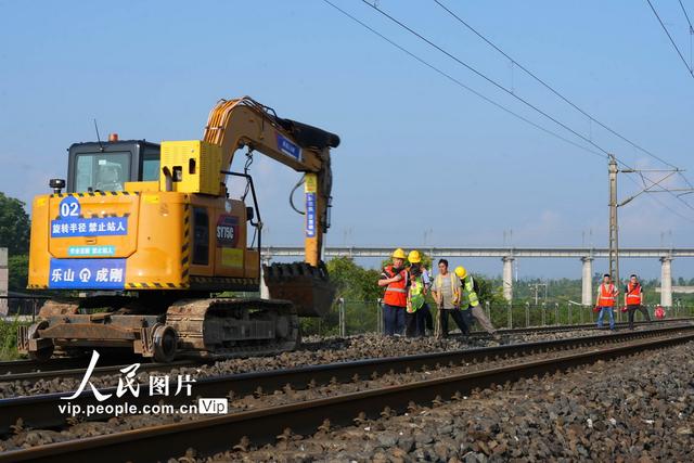 贵州贵阳：沪昆铁路贵州段大修集中修施工全面启动