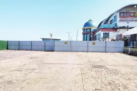 旅游大世界道路被圈成自留地？相关部门：这属于规划道路图片