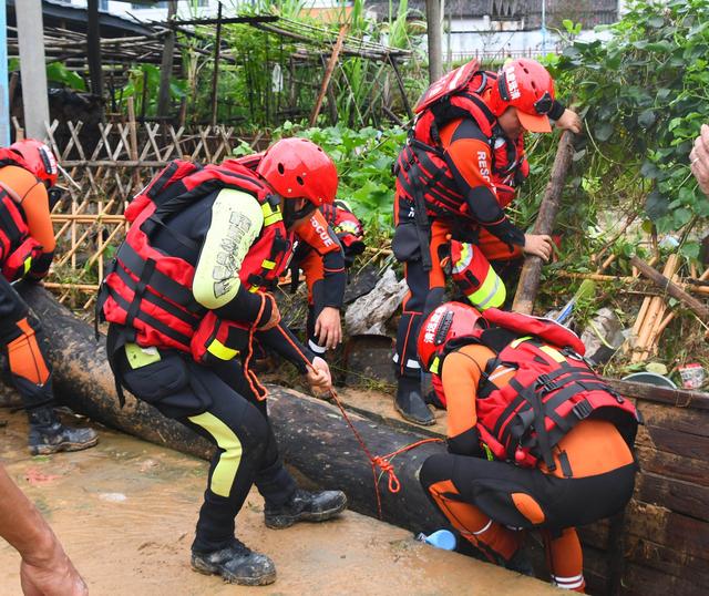 广东清远暴雨灾后现场：洪水退去