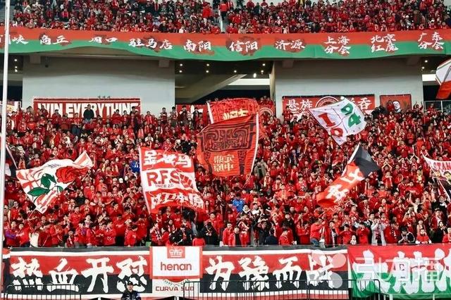 城市足球｜苏州见证历史对决 北京国安捧起第5座足协杯冠军奖杯