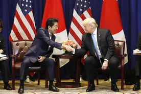 特朗普提到日本关税时突然缅怀安倍：我说的话，他秒懂图片
