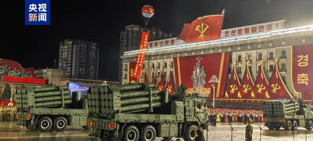 现场画面！朝鲜举行盛大阅兵式