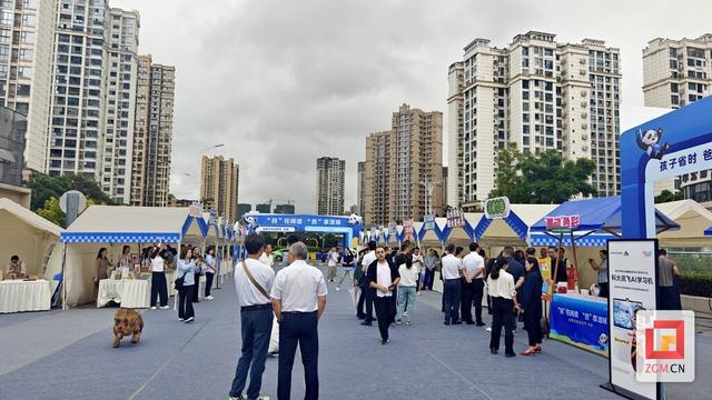 沉浸式游园点燃阅读热情 2025天府书展自贡“文化市集”火热开市