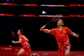 （体育）羽毛球——世巡赛总决赛：郑思维/黄雅琼胜邓俊文/谢影雪图片