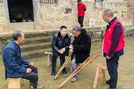 老两口为病故儿子还清17万欠款图片