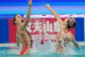 林彦含/林彦君获花游世界杯总决赛女子双人自由自选冠军图片