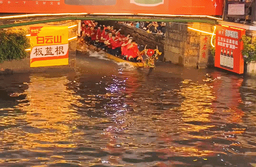 40人龙舟竟然能漂移！这里的河道上演水上“头文字D”图片