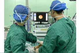 男子痛风发作凌晨疼到崩溃，“像无数针在疯狂搅动”……医生警告：这些习惯很多人都有图片