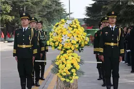 河南对外经济贸易职业学院组织清明祭扫活动图片