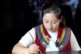 凉山“95后”女生手绘彝族漆器走红，网友盛赞“比画劳斯莱斯腰线更牛”图片