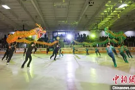 加拿大多伦多举行“欢乐春节”2025青少年冰上春晚图片
