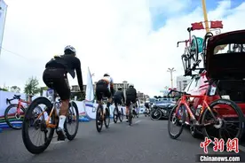 150余名选手角逐喜马拉雅国际公路自行车极限赛图片