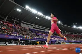 田径——世界接力赛：中国队获得男子4x400米接力第八名图片
