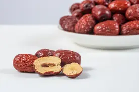 酒席上吃了3颗枣，65岁阿姨被扎穿肠子图片