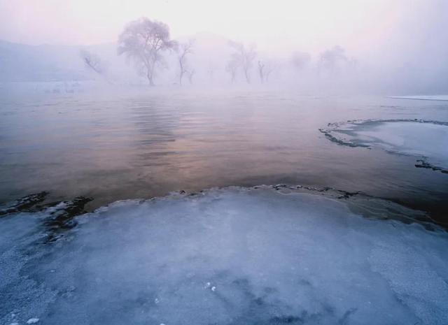 本溪水洞冬序：雾凇渡鸭，琴湖藏冬