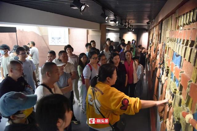 爆火！荆州区双节“人从众”