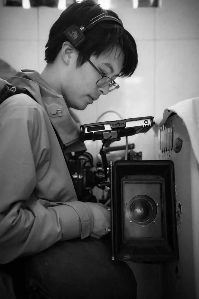 对已逝去父亲的追思，他拍出了集恐怖、悬疑等题材的类型融合新锐作品