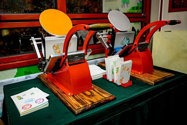 实拍！海淀学院路，新增一座列车主题公园——